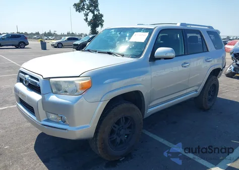 2013 Toyota 4Runner Sr5 z USA, uszkodzony, nr VIN JTEBU5JR4D5111856